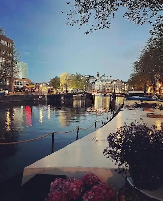 Romantic Houseboat Amsterdam Bed & Breakfast